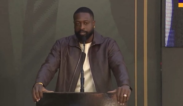 皇冠APP下载-韦德：帕特·莱利彻底改变了我的人生 你的传奇是永恒的！