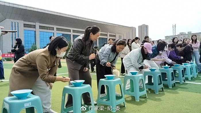 皇冠体育-陕西服装工程学院举办2026年教职工趣味运动会|艺术设计学院分工会|信息工程学院分工会|乒乓球|乒乓球比赛|陕西省_新浪体育_新浪新闻